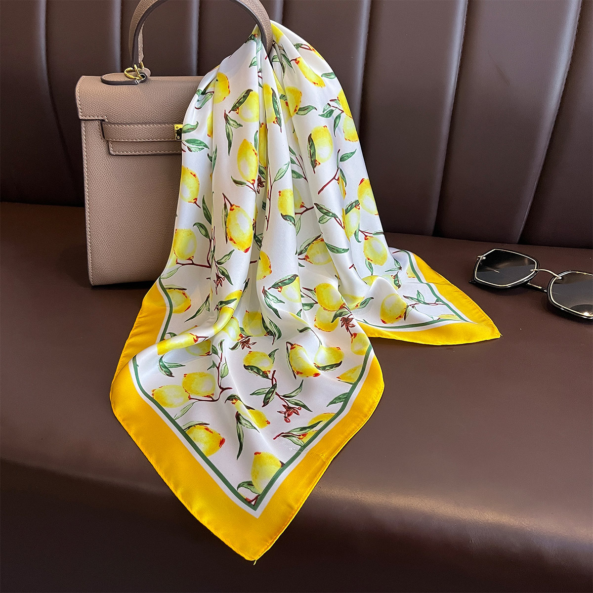 Luxury Yellow Lemon Print Squa - Luxury Bags Yellow reseña y precio