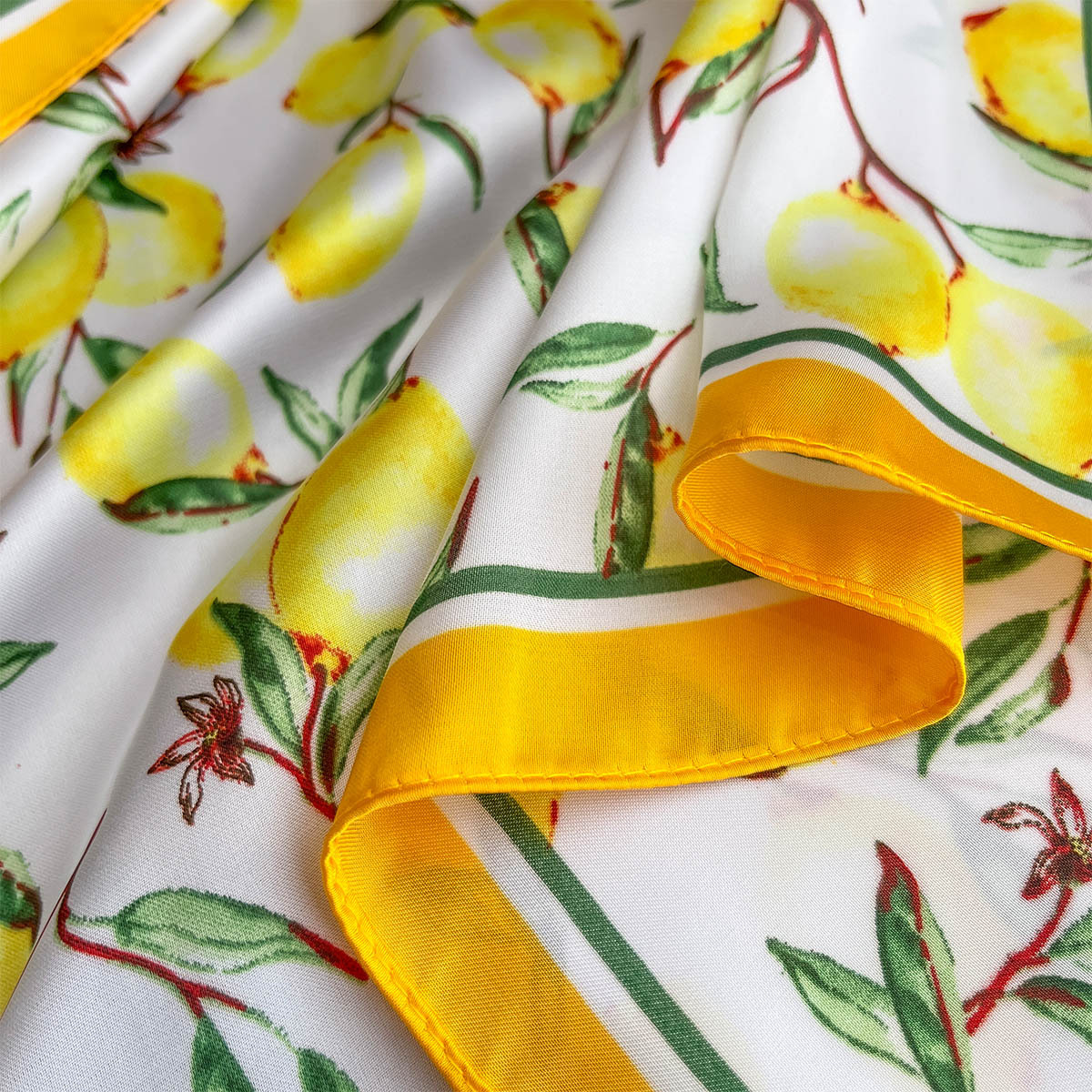 Luxury Yellow Lemon Print Squa - Luxury Bags Yellow reseña y precio