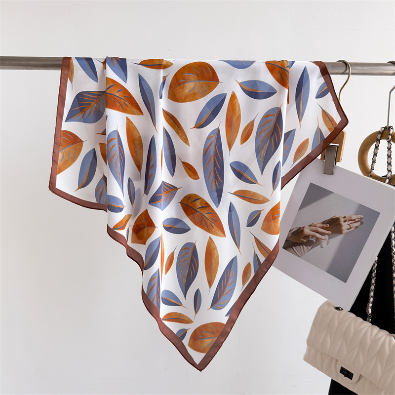 Luxury Brand Print 70cm Square - Luxury Bags Brand reseña y precio