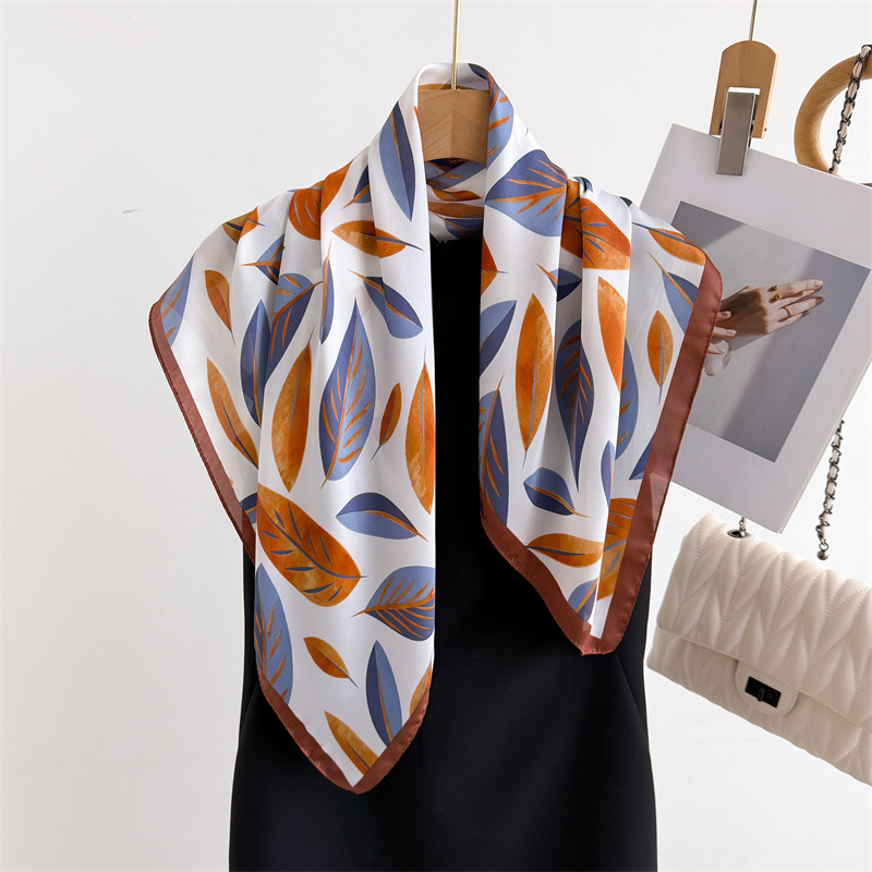 Luxury Brand Print 70cm Square - Luxury Bags Brand reseña y precio