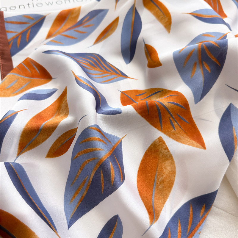 Luxury Brand Print 70cm Square - Luxury Bags Brand reseña y precio