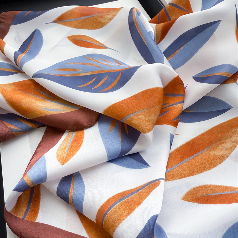 Luxury Brand Print 70cm Square - Luxury Bags Brand reseña y precio